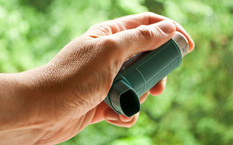 Nach der Entfernung aus der Wasserader von Asthma befreit