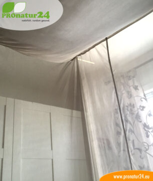 Innenansicht - Sicht vom Bett aus auf den Baldachin