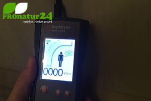 Elektrische Feldstärke innerhalb vom Baldachin in Volt / Meter