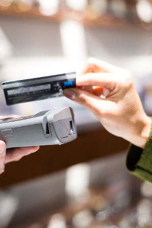 Kontaktlos bezahlen mit RFID und NFC ist modern und gefährlich