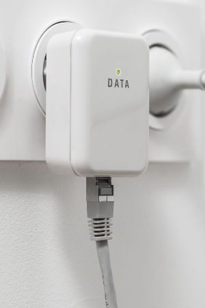 Powerline PLC Adapter eingesteckt an der Steckdose Powerline PLC Adapter eingesteckt an der Steckdose
