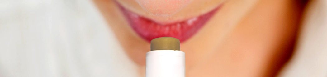 CBD LIP BALM. Lippenstift bzw. Lippenbalsam für die optimale Lippenpflege mit der Kraft der Cannabis Pflanze. Ohne THC.