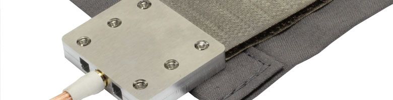 Klett-Erdungsplatte wird am Baldachin angebracht.