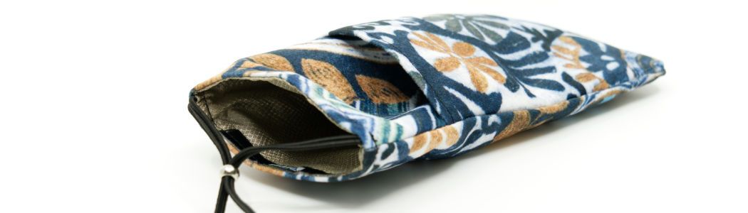 Dieses Modell unserer EMF Strahlenschutz Handytasche / Handyhülle besticht mit einem einmaligen farbenfrohen Design. Jede Handyhülle ein Unikat!