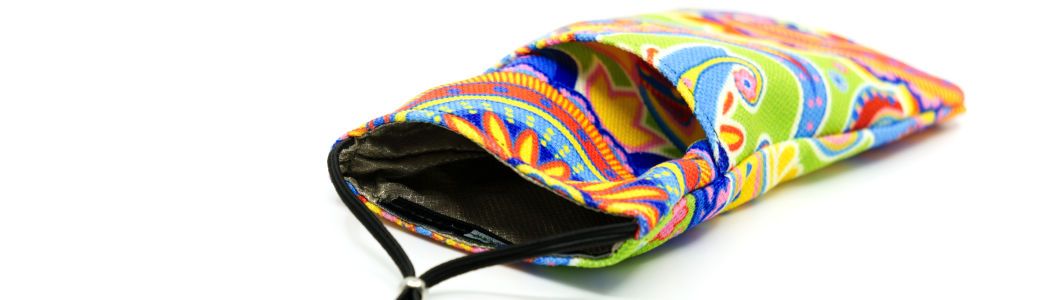 Dieses Modell unserer EMF Strahlenschutz Handytasche / Handyhülle besticht mit einem einmaligen farbenfrohen Design. Jede Handyhülle ein Unikat!
