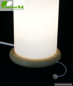 Geschirmte Tischleuchte in Zylinder Form mit Opalglas, 37cm hoch, Fuß aus Buchenholz, E27 Fassung, 40 Watt