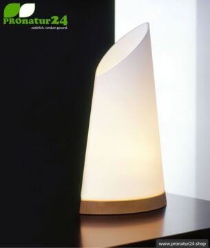 Geschirmte Tischleuchte in Segel Form, mundgeblasenes Opalglas, 41 cm Höhe, Buchenholz Fuß, E27 Fassung, 60 Watt