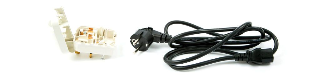 Adapter SCP3 Euro Schuko Stecker EF auf Typ G Stecker (UK), geerdet. 13 Ampere abgesichert. Verfügbar in 2 Farben (weiss + schwarz). Adapter SCP3 Euro Schuko Stecker EF auf Typ G Stecker (UK), geerdet. 13 Ampere abgesichert. Verfügbar in 2 Farben (weiss + schwarz).