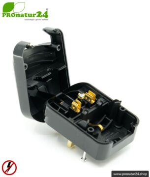 Adapter SCP3 Euro Schuko Stecker EF auf Typ G Stecker (UK), geerdet. 13 Ampere abgesichert. Schwarz.