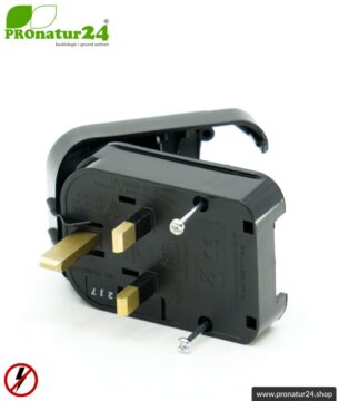 Adapter SCP3 Euro Schuko Stecker EF auf Typ G Stecker (UK), geerdet. 13 Ampere abgesichert. Schwarz.